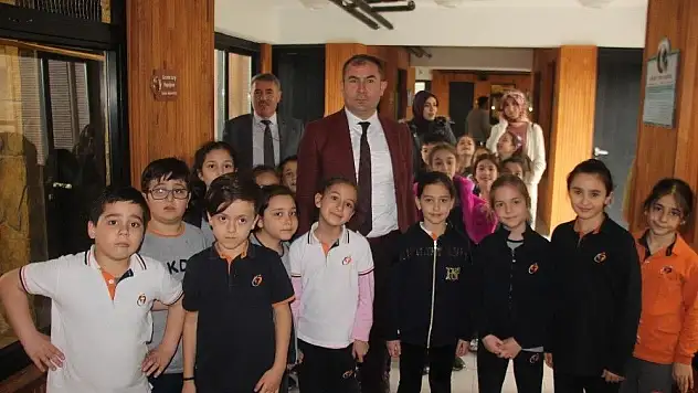 Hayvanat Bahçesine Ziyaretçi Akını
