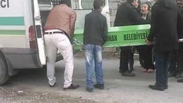 HEM TAŞIDI HEM AĞLADI 
