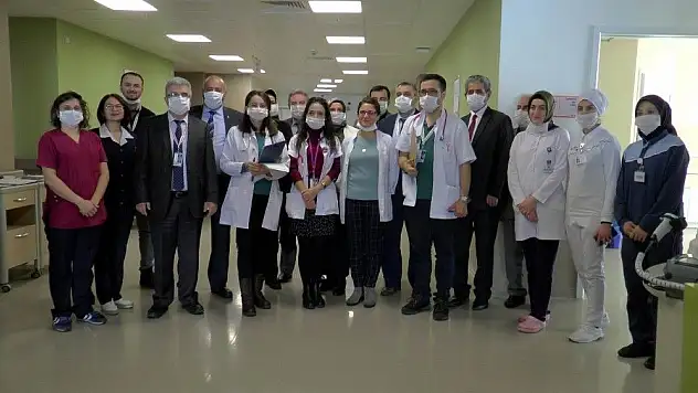 Hematolojiden tedavi gören çocukların karneleri hastanede verildi
