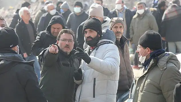 Herkes Kayseri Valisi'nin bu halini konuşuyor! 'Kılık kıyafet saç baş dağılmış'
