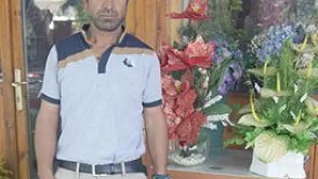 HIÇKIRIĞI BİR TÜRLÜ GEÇMEYEN ADAM 