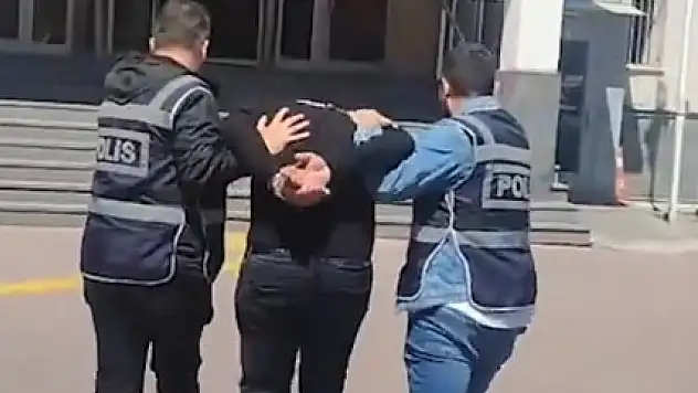 Hırsızlık suçundan aranan şahıs kıskıvrak yakalandı