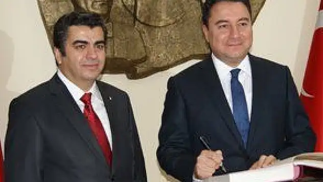 &quotHIZLI TREN GECİKİR BELKİ DE HİÇ GELMEZ&quot