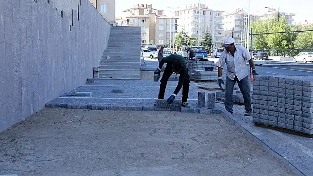 Hoca Ahmet Yesevi Caddesinde Çevre Düzenlemesi