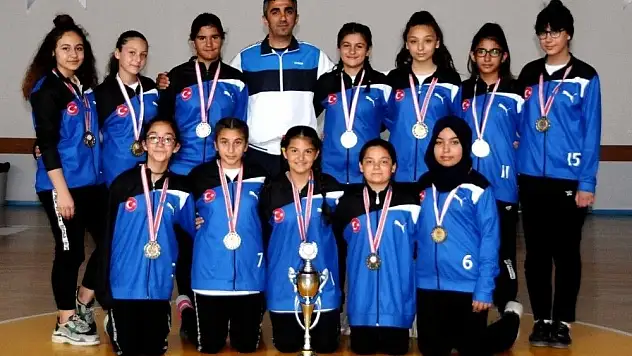 Hoca Yusuf Erdem Ortaokulu Şampiyon oldu
