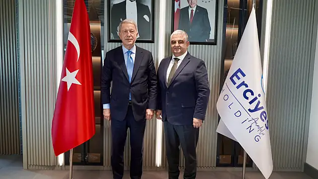 Hulusi Akar, CEO Özcan Özyurt'u ziyaret etti