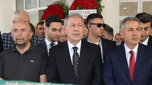 Hulusi Akar'ın kayınvalidesi İzmir'de son yolculuğuna uğurlandı