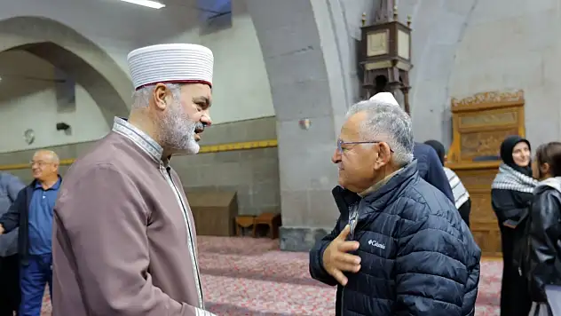 Hunat Camii'nde sabah buluşması: Mehmet Emin Ay namaz kıldırdı