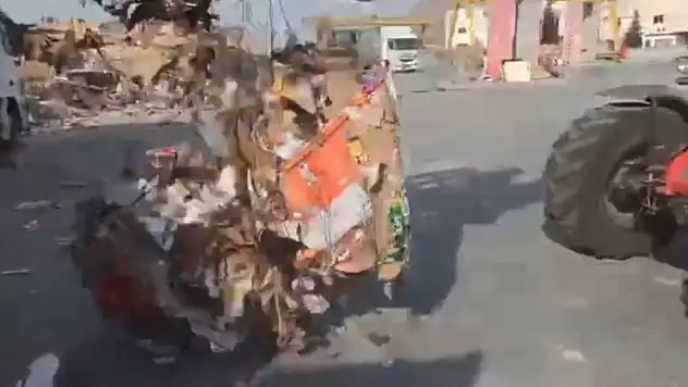 Hurda karton balyalarının arasından bakın neler çıktı!