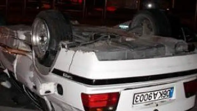 HURDAYA DÖNEN OTOMOBİLDEN SAĞ ÇIKTI