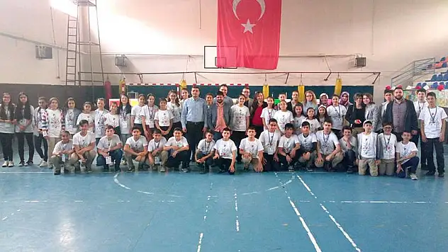 İbrahim Tennuri Ortaokulunda Bilim Şenliği yapıldı 