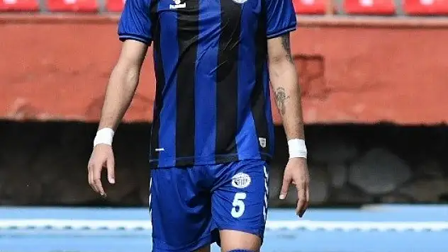O futbolcuya 2 maç ceza
