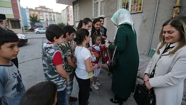 İkbal Çelik'ten 87 yaşındaki Aliye Tunç'a ziyaret
