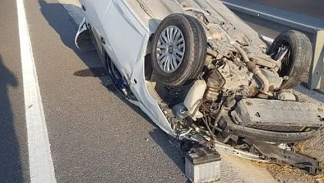 İki otomobil çarpıştı: 3 yaralı