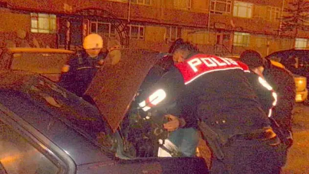 İki plakalı ve iki motorlu araç polisi alarma geçirdi