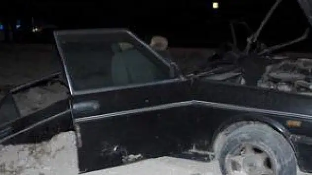 İKİYE BÖLÜNEN OTOMOBİLDEN SAĞ ÇIKTILAR