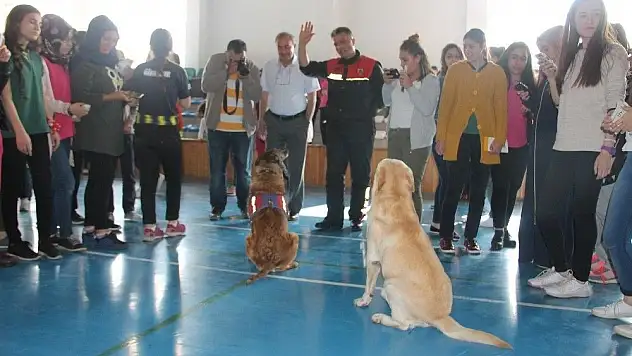 İl Jandarma Komutanlığı öğrencileri hayatta karşılaşabilecekleri güçlüklere karşı uyardı