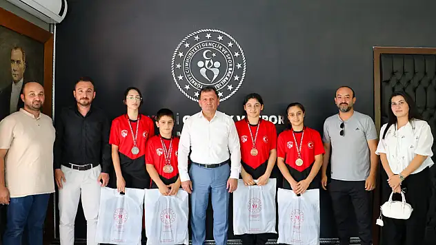 İl Müdürü şampiyonları ağırladı