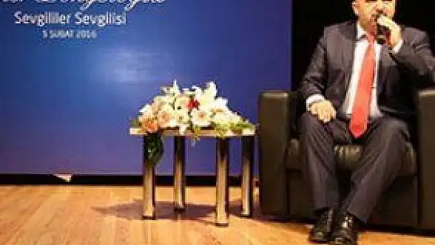 İLAHİYATÇI-YAZAR ÖMER DÖNGELOĞLU: &quotPEYGAMBERİMİZ HER YÖNÜYLE ÖRNEKTİR&quot