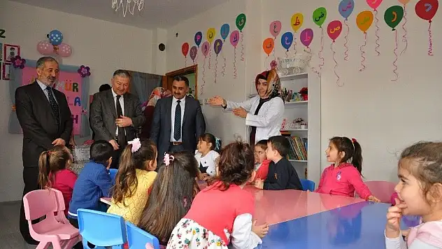 İlçe protokolü Kuran'a geçiş töreninde