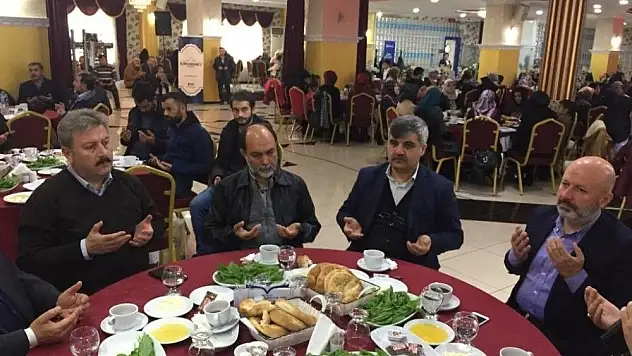 İlim Hikmet Vakfı Yönetim Kurulu Başkanı Fatih Kaya, 'Suriye'deki 805 okulun kütüphanesi yeniden yapılacak'