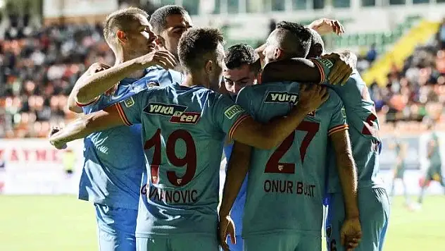 Onur ve Mustafa eski takımına attı
