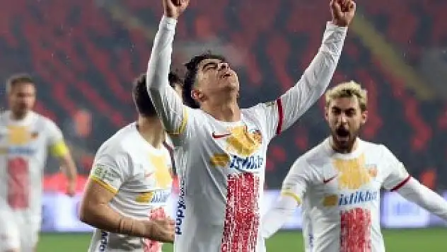 İlk golünü attı