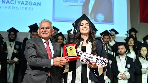 İlk mezunlarını verdi! Coşkuya Başkan'da ortak oldu