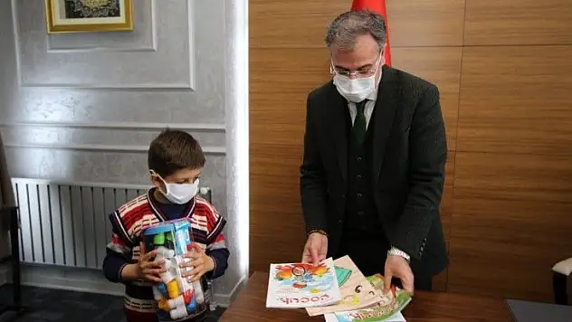 İlkokul ikinci sınıf öğrencisi Bilal Akar'dan Başkan Özdoğan'a anlamlı ziyaret