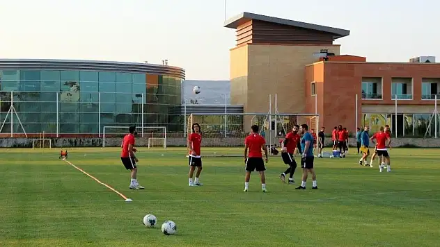 İM Kayserispor hazırlıklarını sürdürüyor
