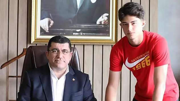 İmzalar atıldı! O isim artık profesyonel