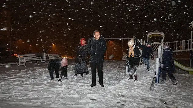 İncesu'da ana yollar, kaldırımlar, kamuya açık alanlar temizleniyor
