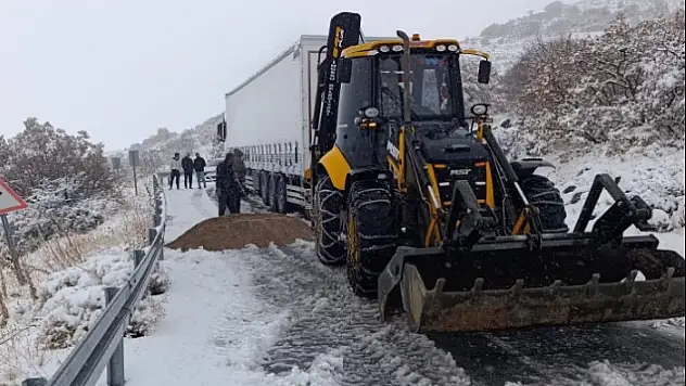 İncesu'da kar alarmı: 15 araç ve 50 personel sahada