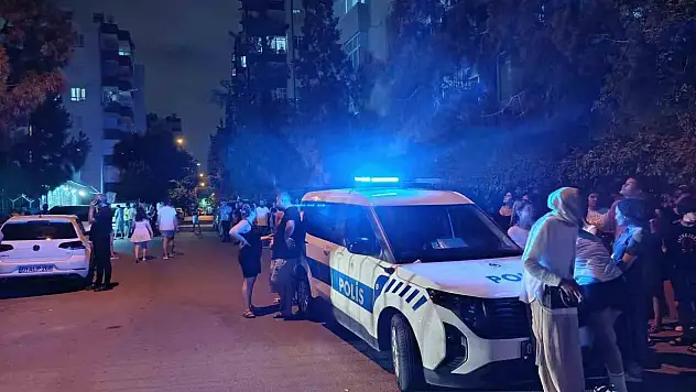İnfaz koruma memuru, karısını ve kızını öldürüp canına kıydı