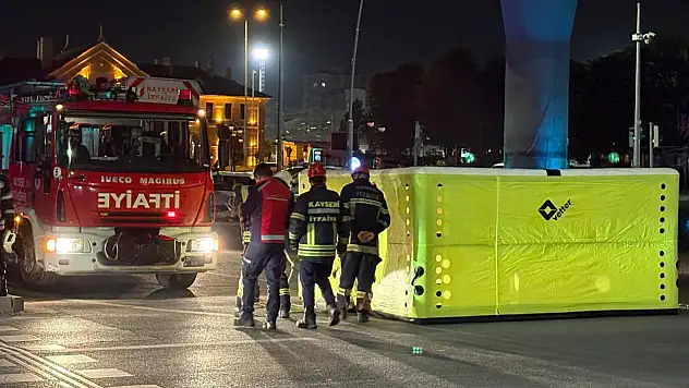 Köprüye çıktı, polis birimleri ikna etti