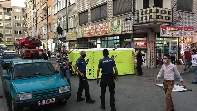 İntihara kalkışan komşusunu cep telefonundan canlı yayın yaptı