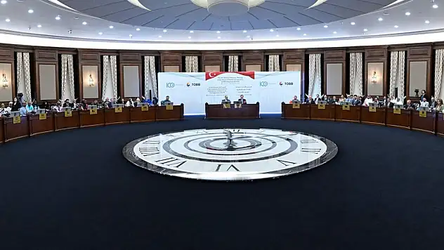 İş dünyasını ilgilendiren gelişme! Kayserili Başkan yeniden seçildi