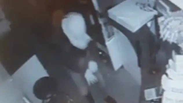 13 iş yerini soyan hırsızlar güvenlik kameraları incelenerek yakalandı