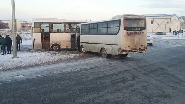 OSB de işçi servisleri çarpıştı yaralılar var