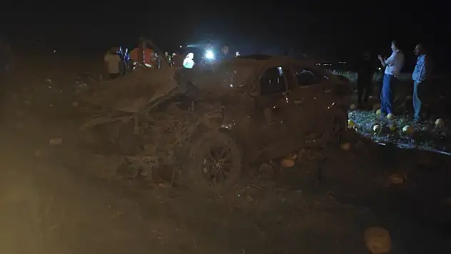 Araç tarlaya uçtu! Yaralılar var...