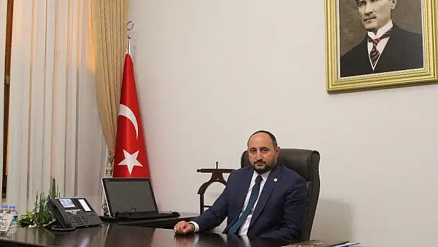 İsmail Emrah Karayel: 'Türk Milletinin simgesi olan bayrağımıza yapılan hadsiz eylem kabul edilemez'
