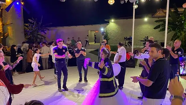İtfaiyeci gelini, ekip arkadaşları yalnız bırakmadı