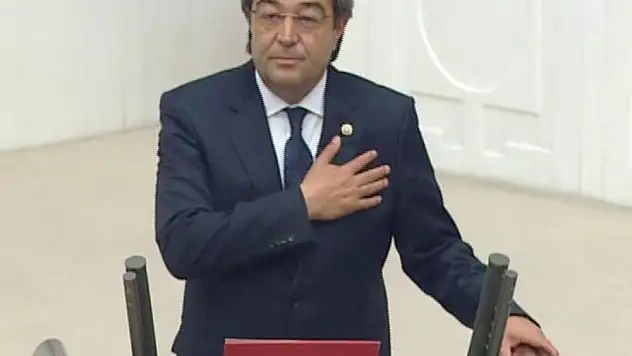 Ataş, 'İncesu Belediye Başkanı kendi menfaat, çıkar ve siyasi ikbali için AKP'ye geçmiştir'