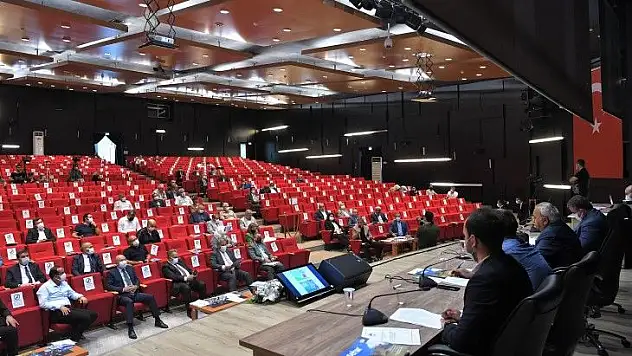 İYİ Partili Yücel'den Güneşli uyarısı: Talas'ın 'ballı villaları' gibi olmasın!