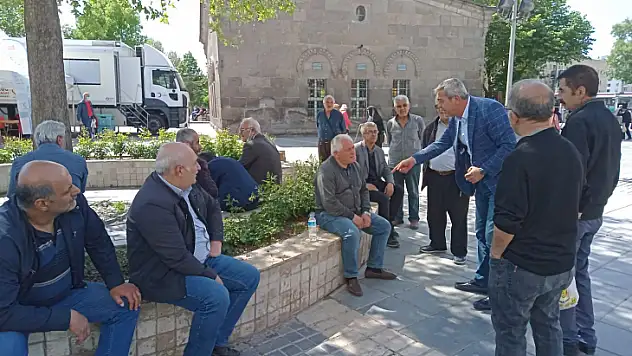 İYİ Partili Yücel, vatandaşı dinledi: Mutfakta yangın var!