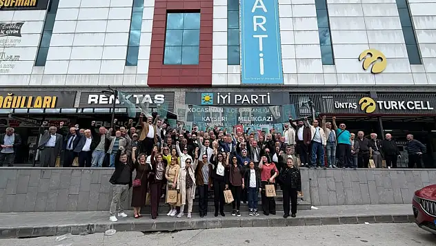 İYİ Partililer İl Başkanlığı'nda buluştu!