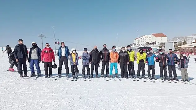 İzmir'den Erciyes'te kayak için geldiler