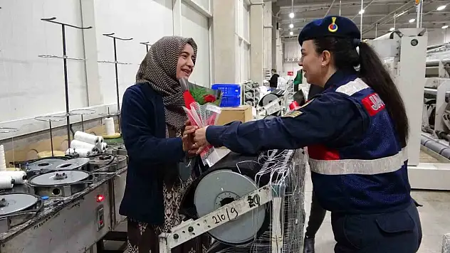 Jandarma'dan kadın işçilere hediye!