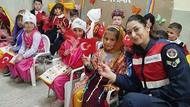 Miniklere bayram sürprizi