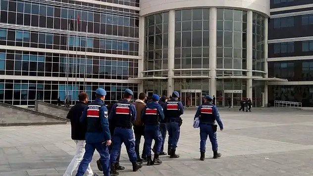 Jandarma suçüstü yakaladıkları şahıslarla 11 hırsızlık olayını çözdü